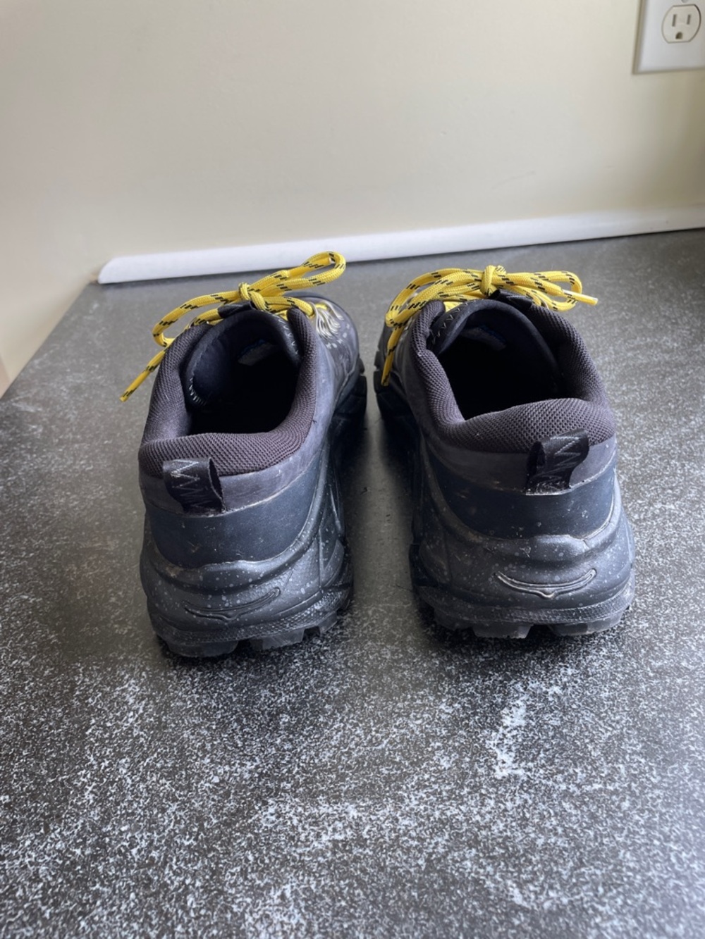 EUC Hoka Tor Summit Unisex Trail Shoe Size M6.5/W7.5 Black with Yellow Laces - Picture 3 of 15
